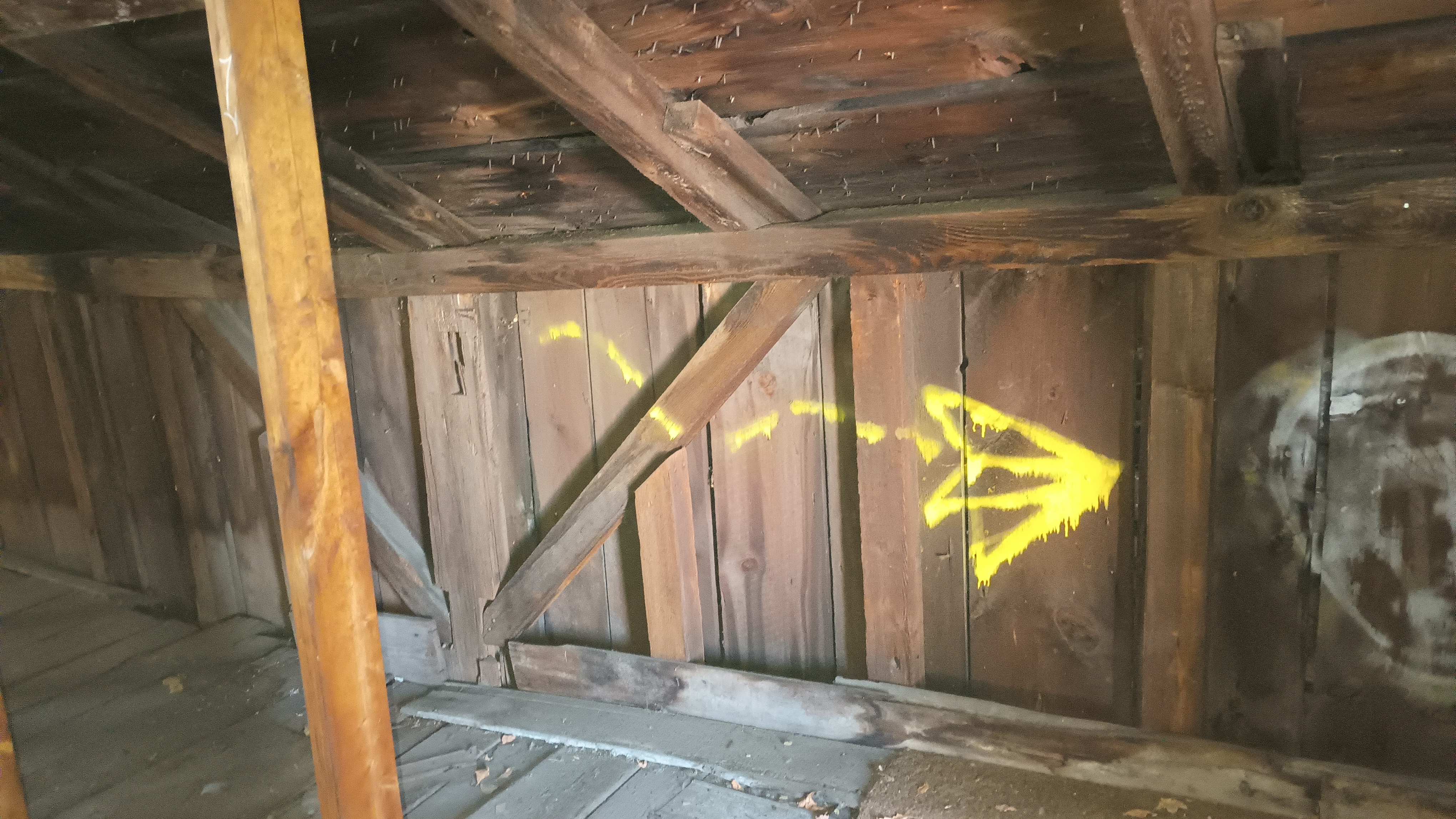 graffiti: paper airplane